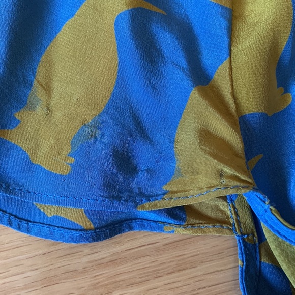 Adorable 💙💛Silk top📍FIRM📍 - Picture 16 of 16